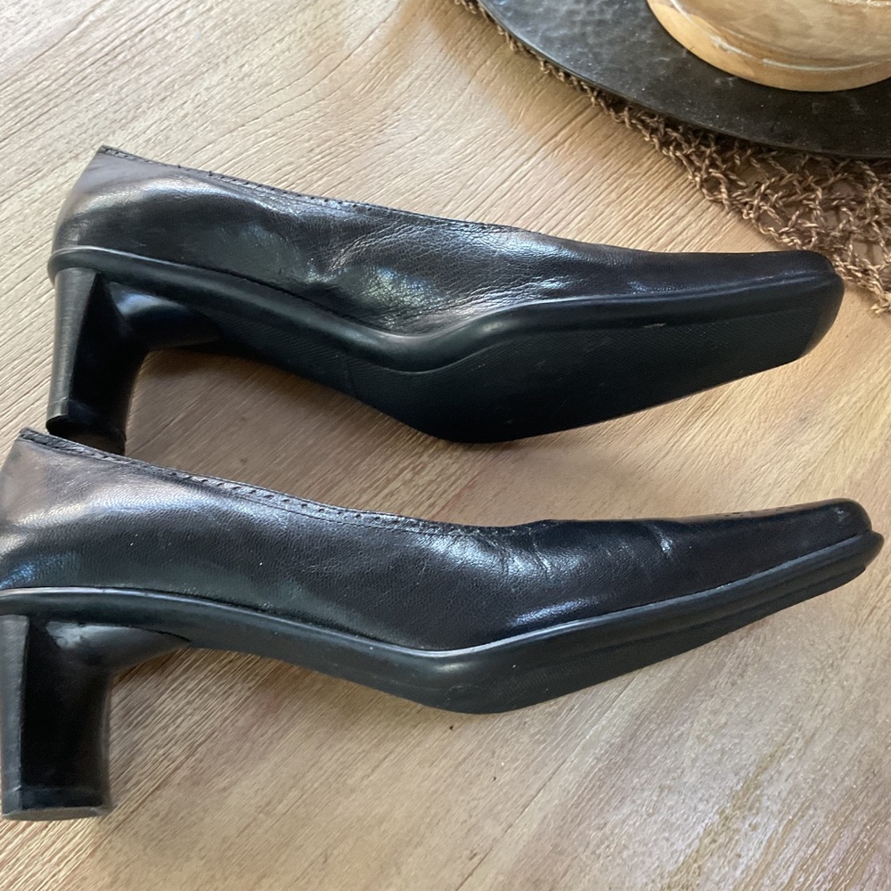 Paola Ferri Women’s Black Italian Leather  Pumps 38 (US 8) - Picture 3 of 12
